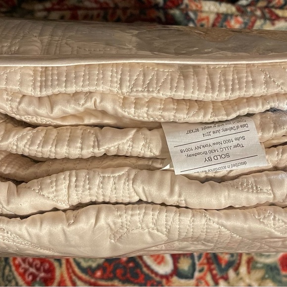 Dennis Basso Home Queen Quilt Set New in package - Picture 4 of 5